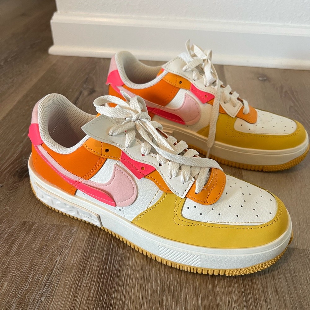 Size 9 Nike women’s Air Force 1 Fontanka in Summit White/Hyper Pink-